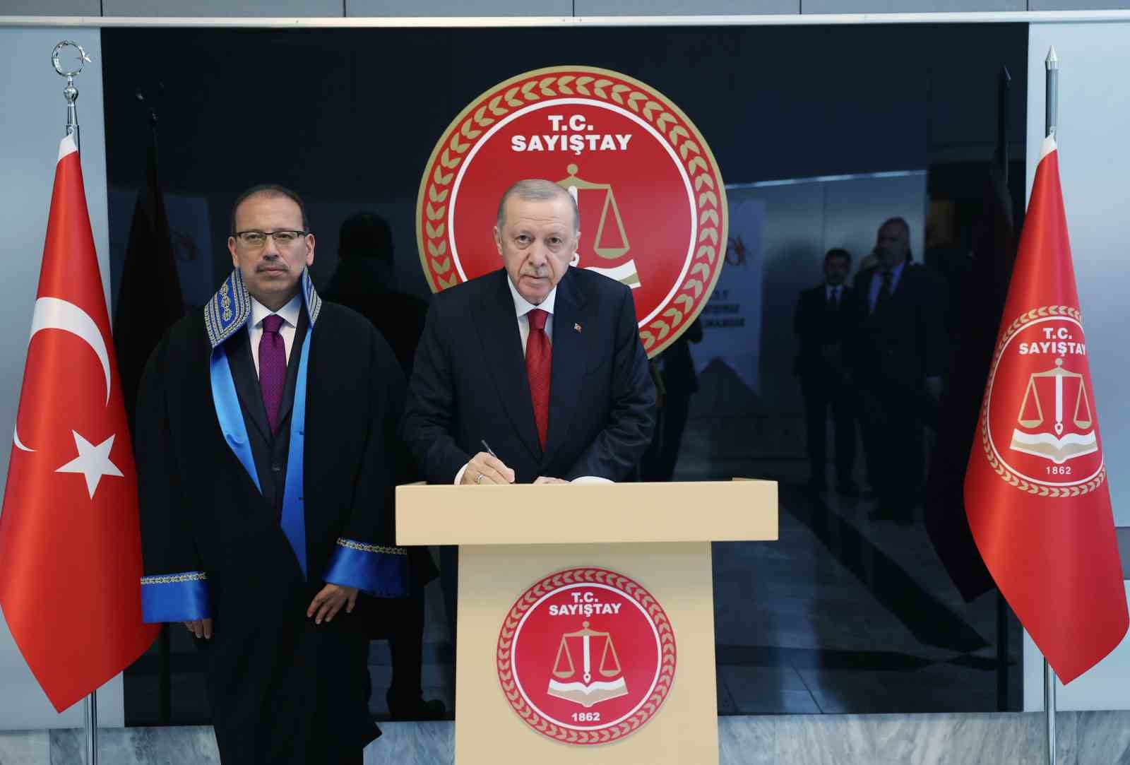 Cumhurbaşkanı Erdoğan:  Her ne kadar kimleri rahatsız olsa da son dönemde yürütülen tahkikatları bu bakımdan gayet olumlu karşılıyoruz 
?v=1