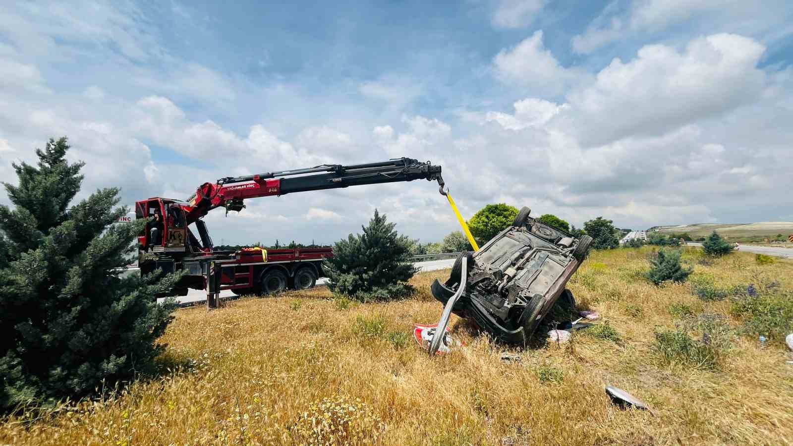 Devrilen hafif ticari araçta 2 kişi yaralandı
?v=1