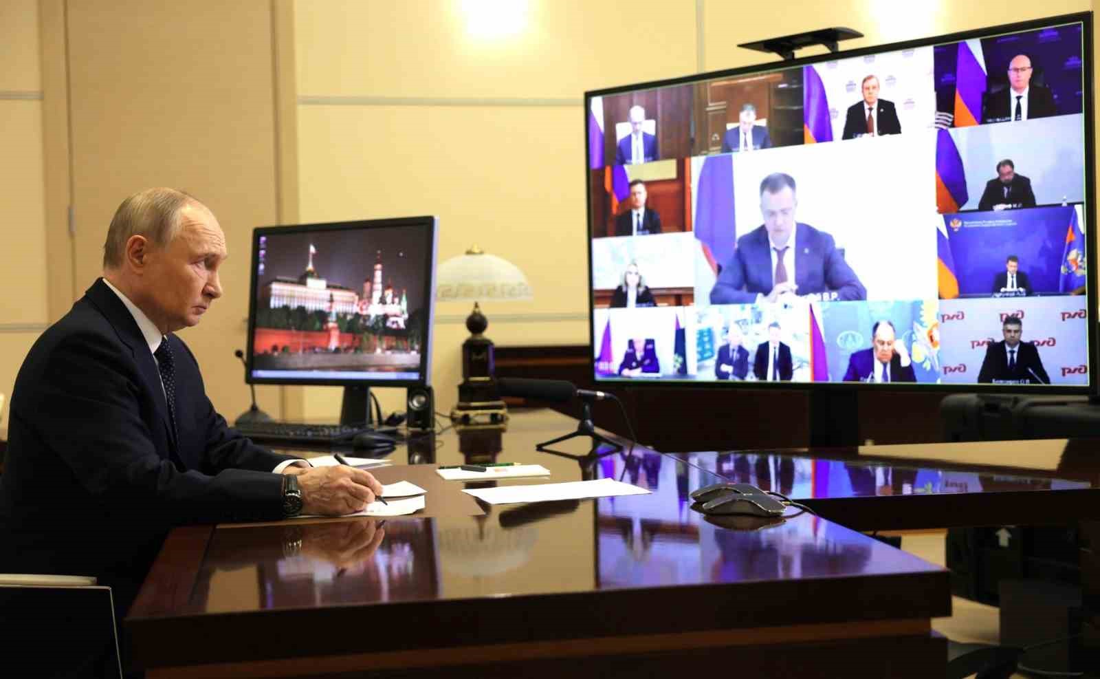 Putin,  Zaten gayrimeşru olan Kiev rejimi bir terör örgütüne dönüşüyor 
