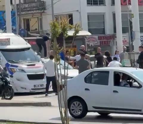 Boks ringlerini aratmayan kavga
?v=1