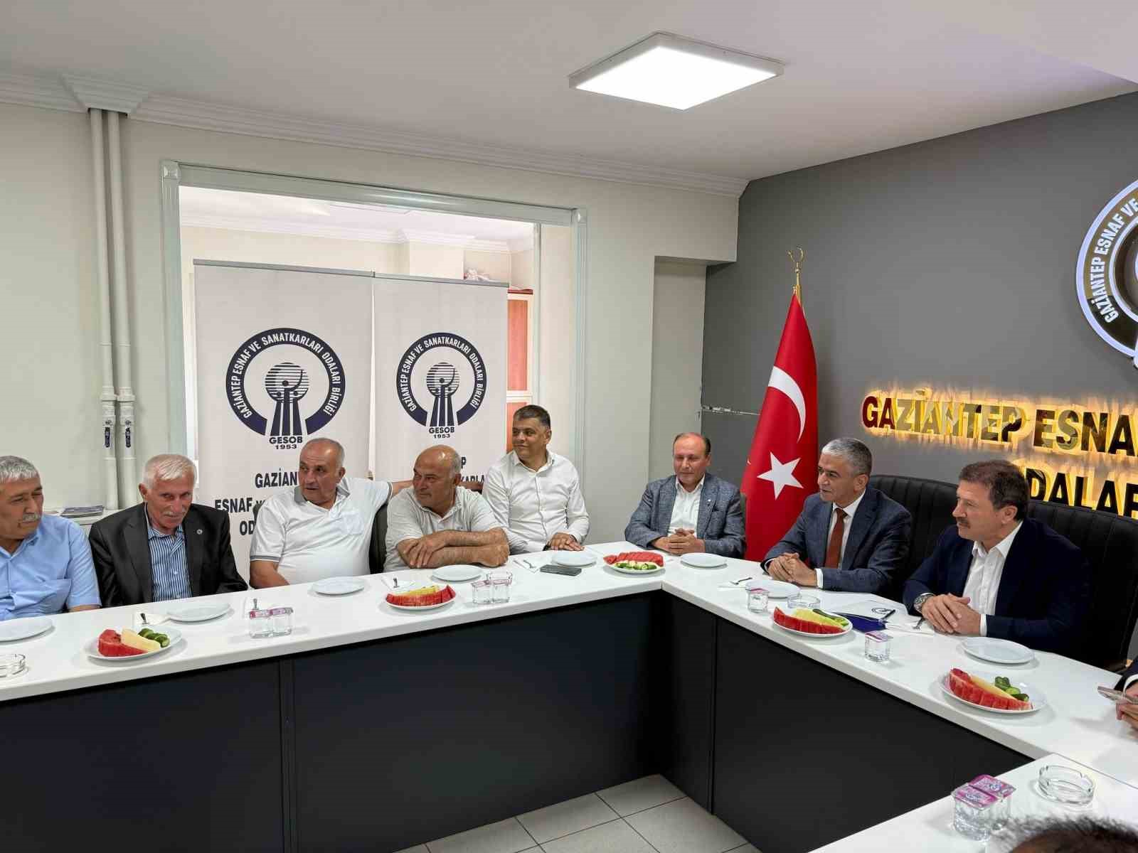 TŞOF Genel Başkanı Mehmet Yiğiner, Gaziantep’te esnaf odası başkanlarıyla buluştu
?v=1