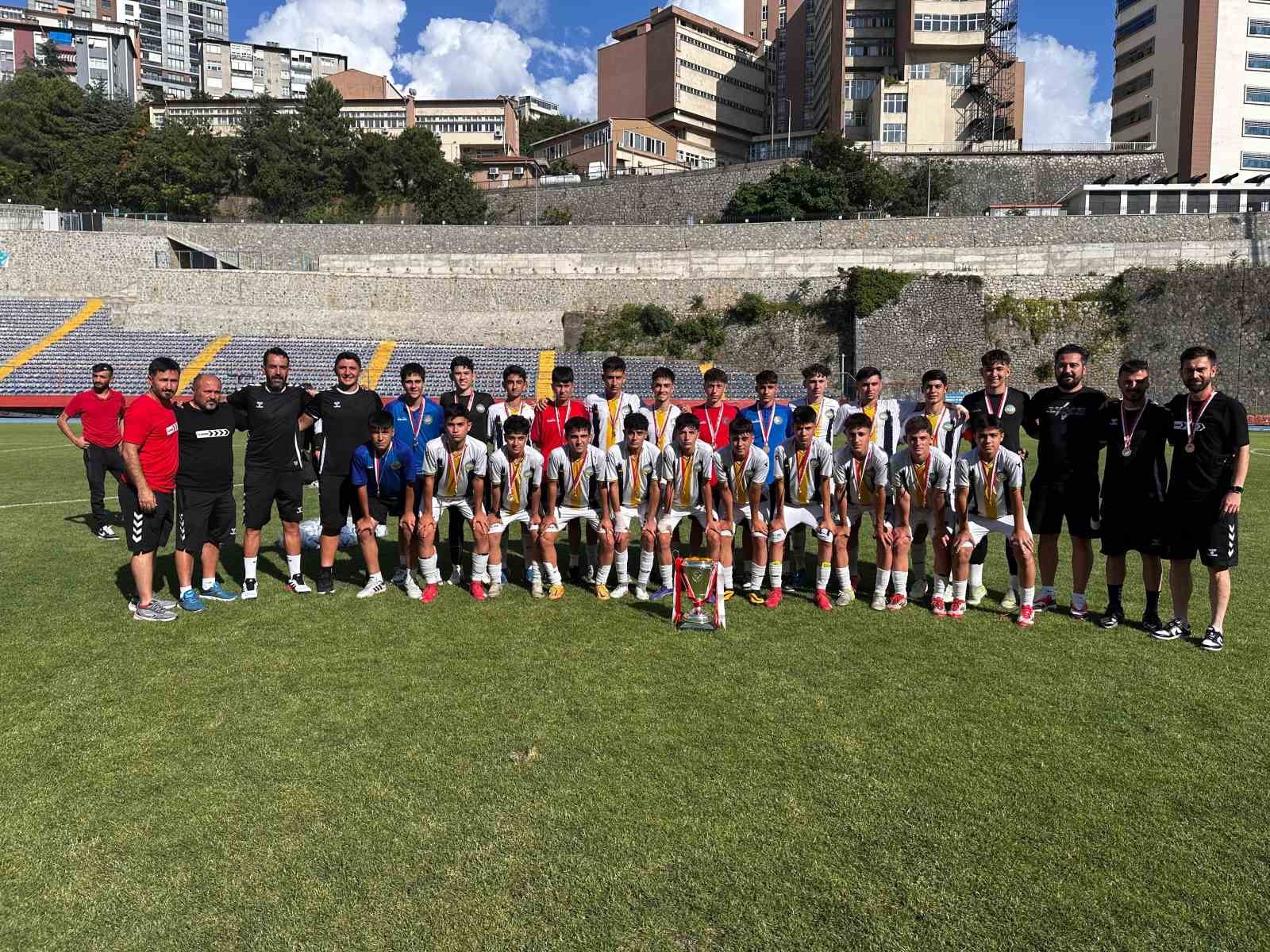 U15 Türkiye Futbol Şampiyonası’nda şampiyon Talas Belediyespor
?v=1