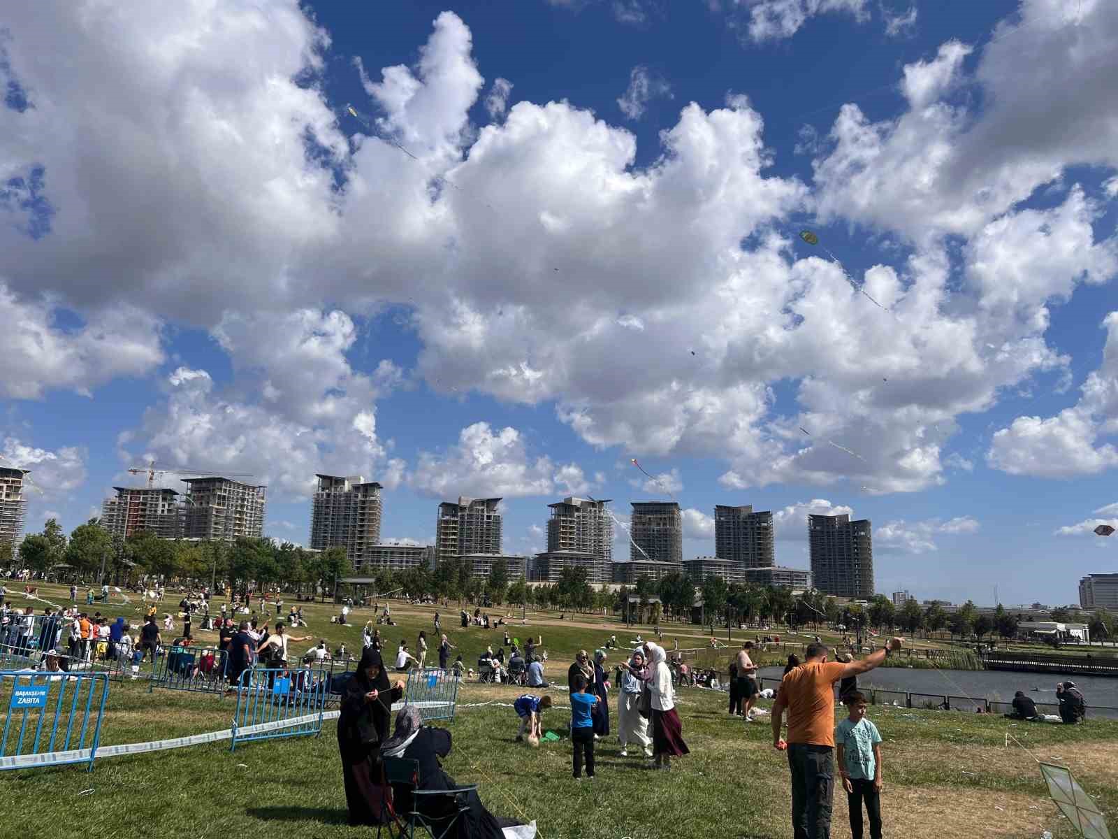 Başakşehir’de gökyüzü uçurtmalarla renklendi
?v=1