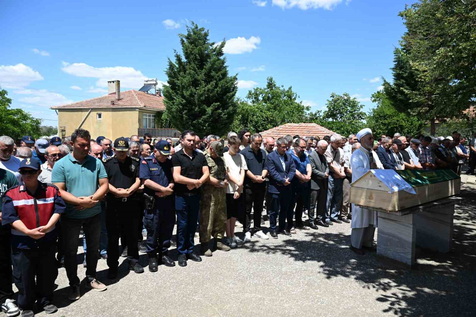 Şehit babası Babaeski’de son yolculuğuna uğurlandı
?v=1