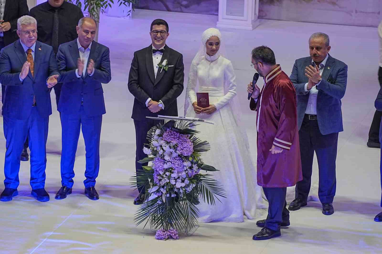 Bursa’da siyaset, yargı ve iş dünyasını buluşturan nikah
?v=1
