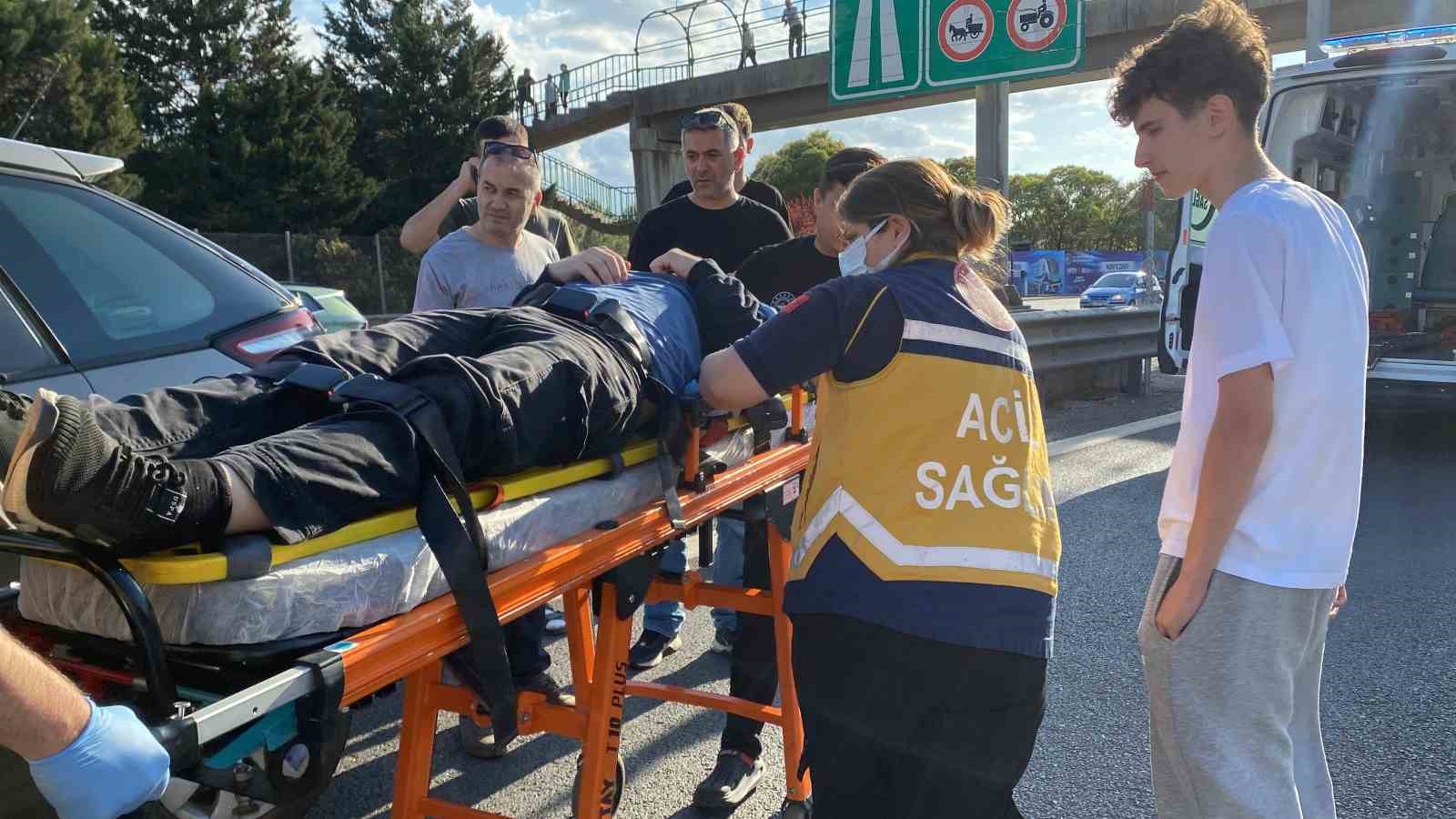 D-100’de otomobil bariyerlere çarptı
?v=1