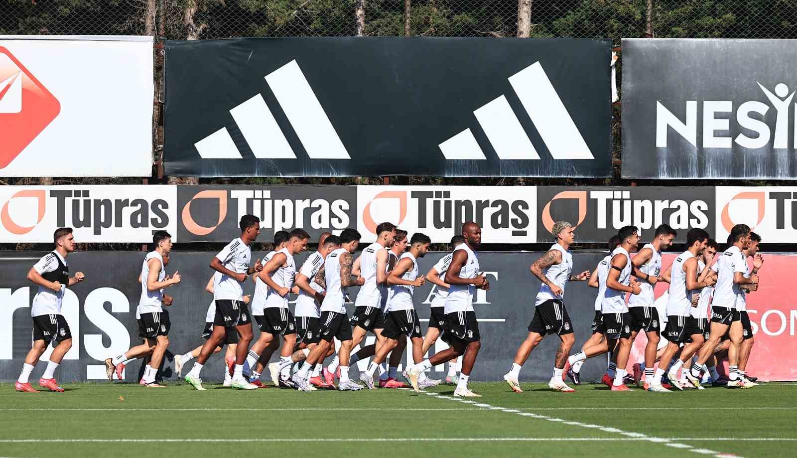 Beşiktaş, yeni sezon hazırlıklarını sürdürüyor
?v=1