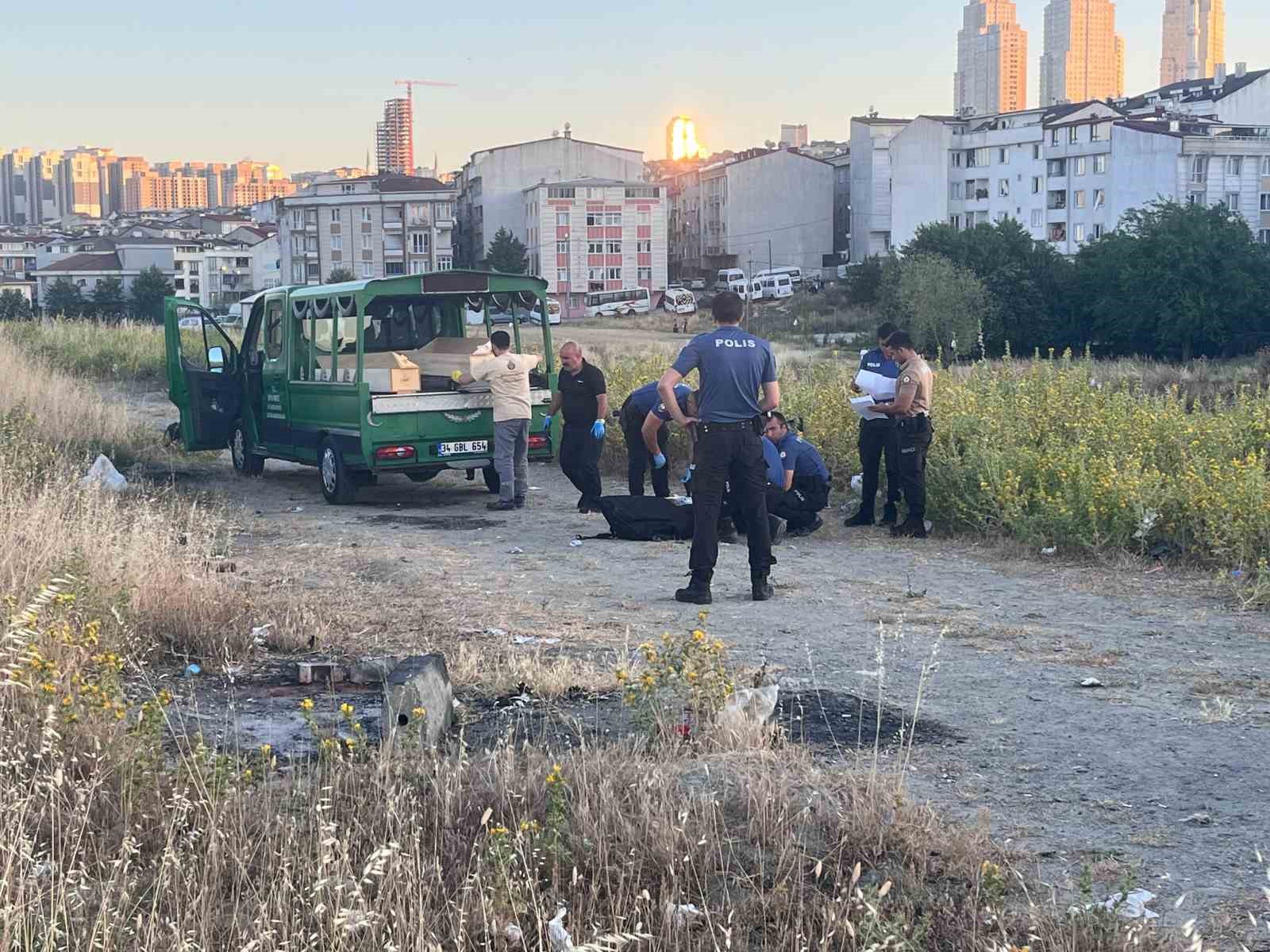 Esenyurt’ta 2 gündür haber alınamayan adam boş arazide ölü bulundu
?v=1