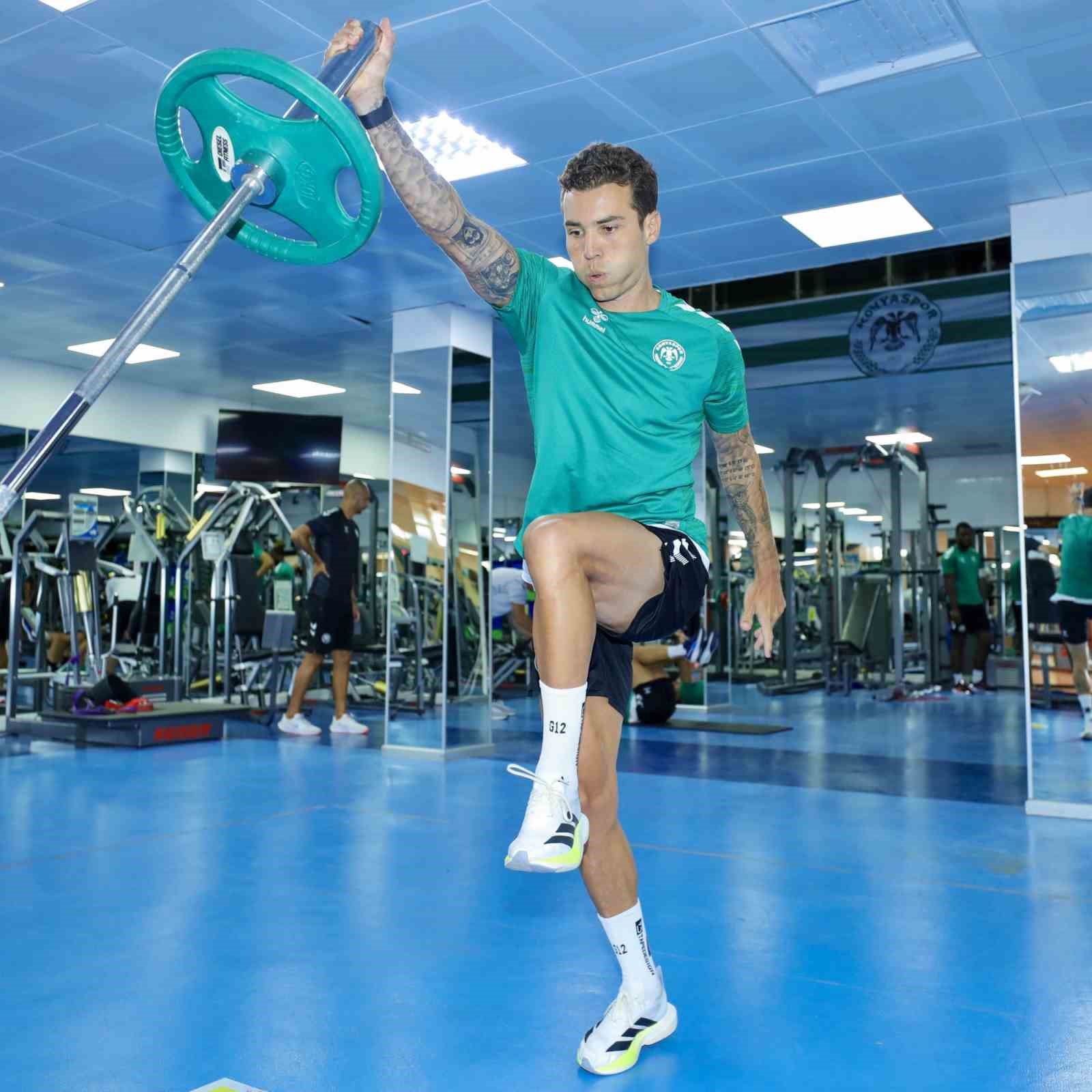 Konyaspor salonda çalıştı
