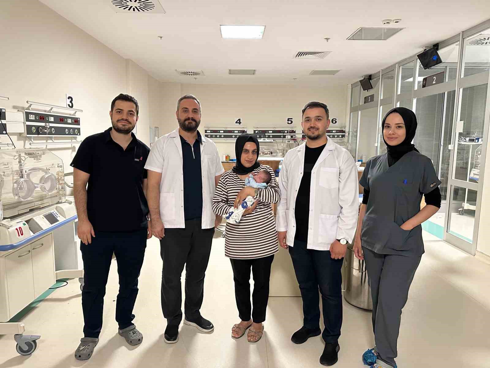 Batman’da 900 gram dünyaya gelen bebek, 2 kiloya ulaşarak hayata tutunmayı başardı
?v=1