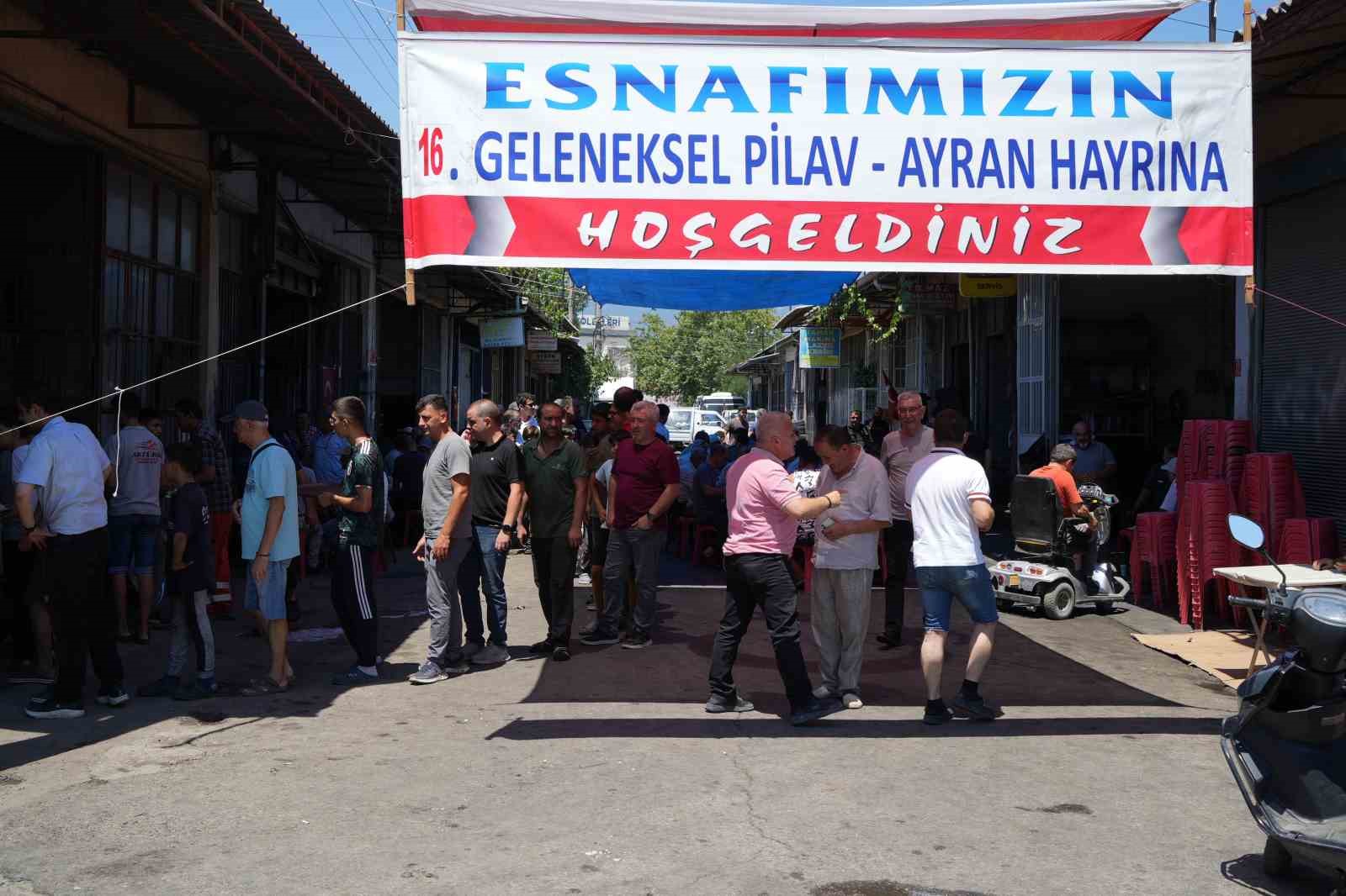 Sanayi esnaflarından 16. geleneksel hayır yemeği
?v=1