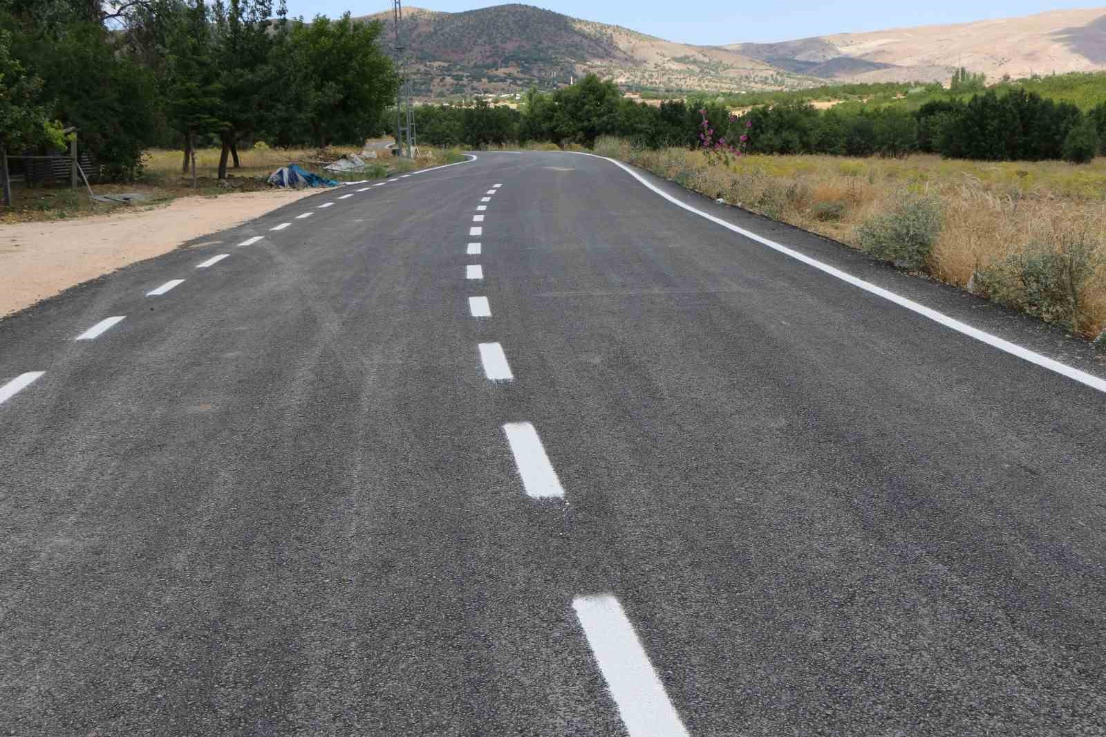 Elazığ’da 4 köyün BSK kaplamalı yol çalışması tamamlandı
?v=1