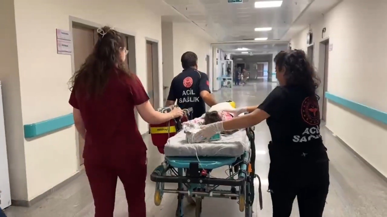 Şırnak’ta durumu kritik olan çocuk ambulans uçakla Ankara’ya sevk edildi
?v=1