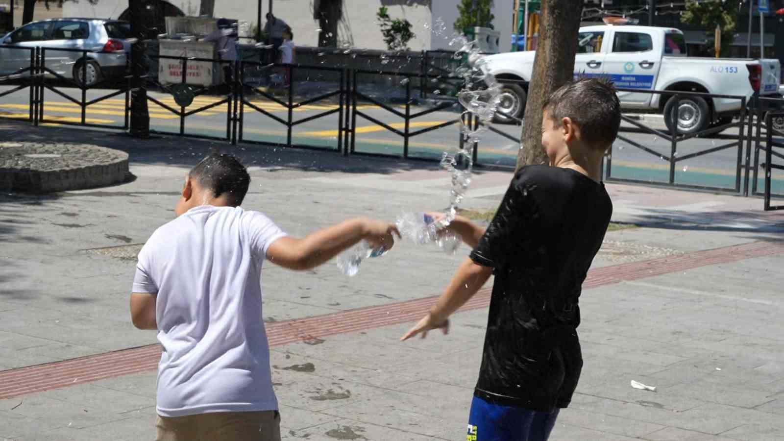Manisa kavurucu sıcaklara teslim oldu
?v=1