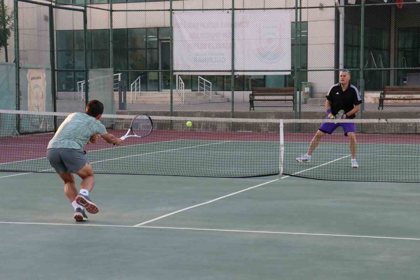 15 Temmuz Demokrasi ve Zafer Bayramı Tenis Turnuvası başladı
?v=1