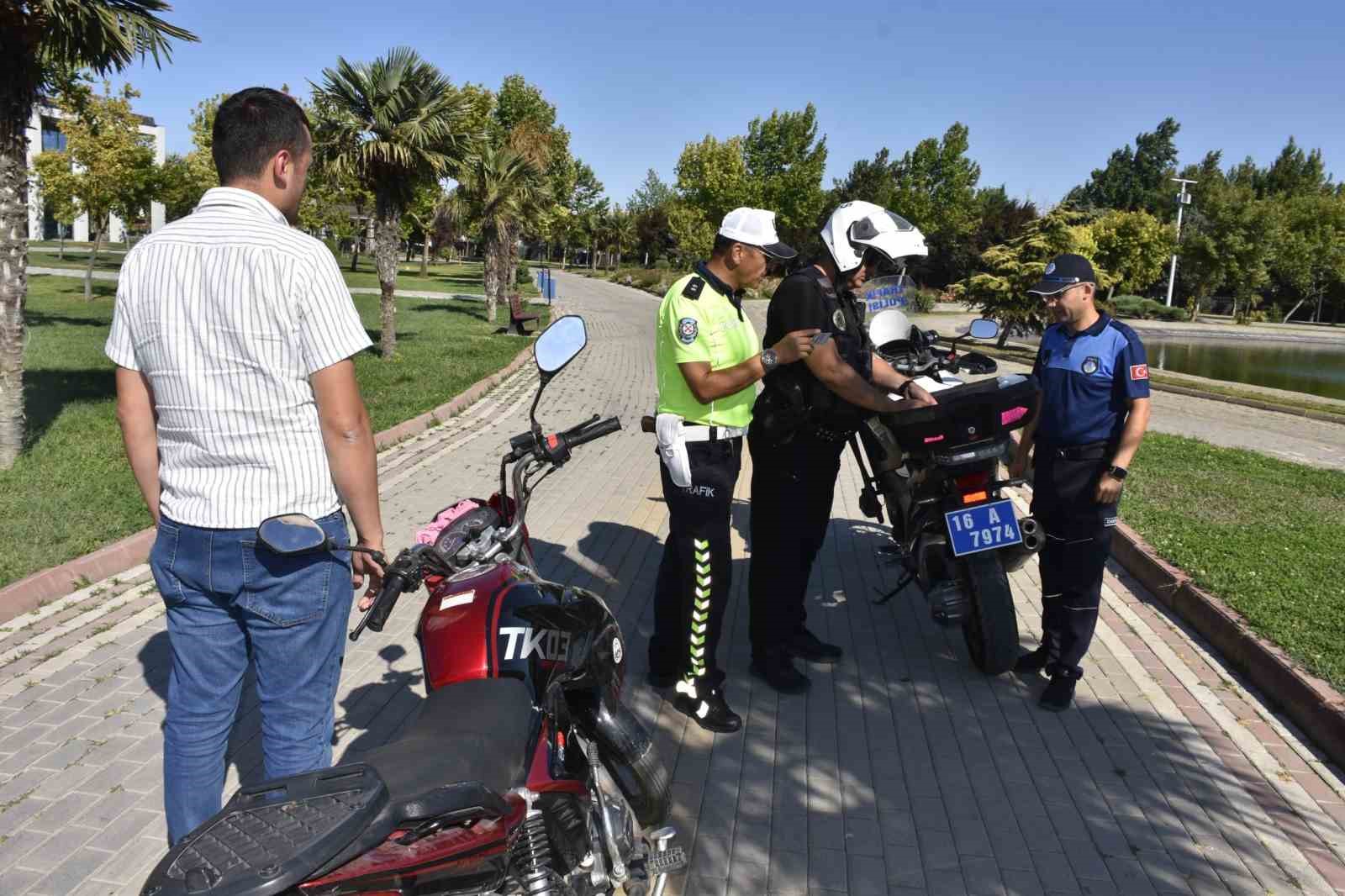 Karacabey Belediyesi’nden parklarda güvenlik ve huzur adımı
?v=1