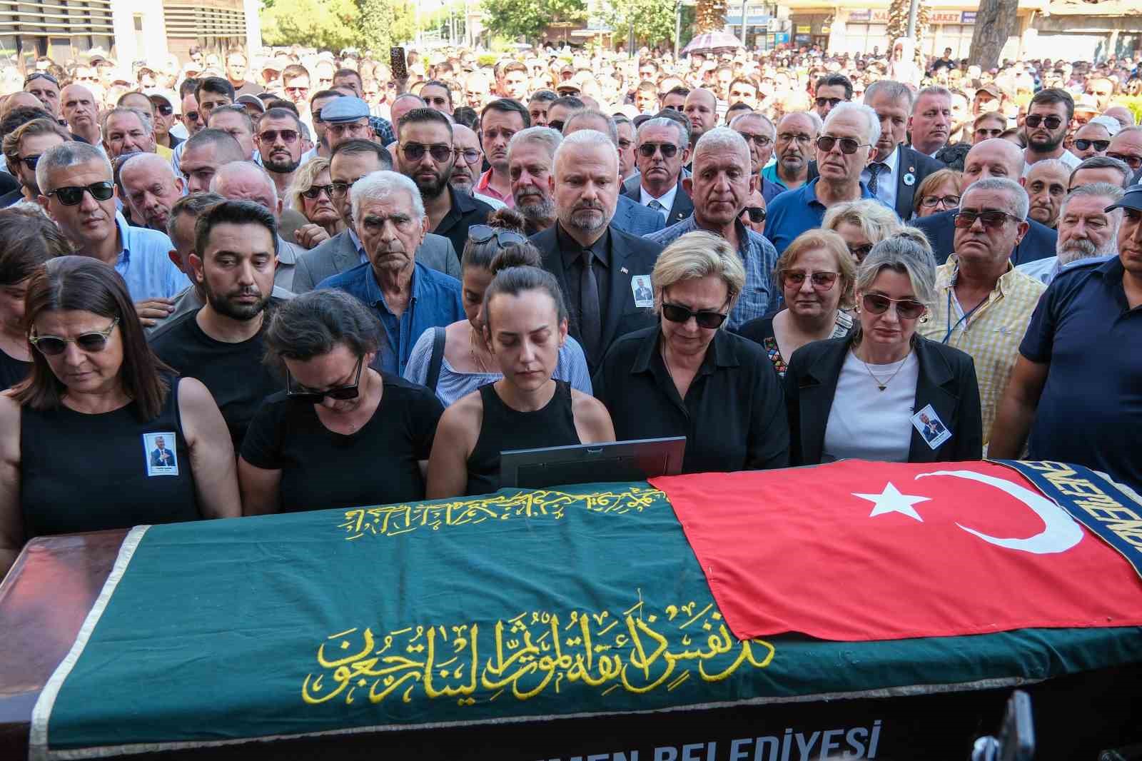 Tahir Şahin’e son görev
?v=1