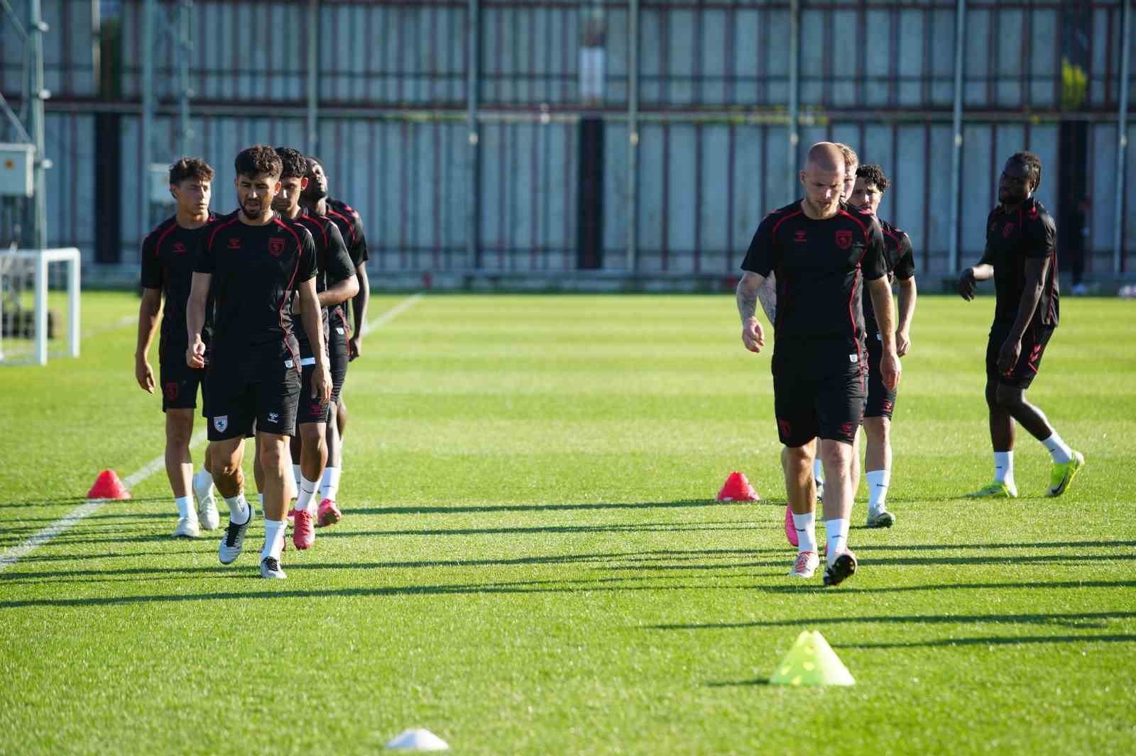 Samsunspor yeni sezona günde çift antrenmanla hazırlanıyor
?v=1