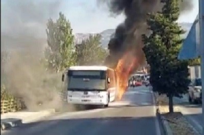 İzmir’de belediye otobüsü alev alev yandı: Yolcular canını zor kurtardı
?v=1