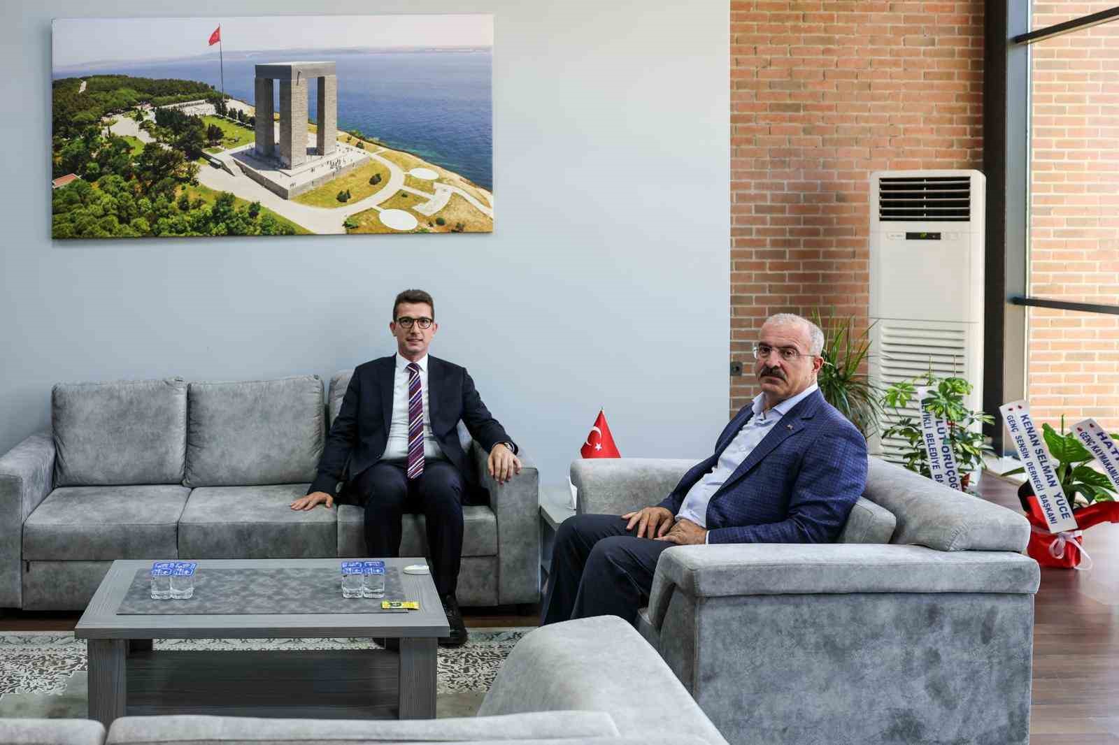 Çanakkale Valisi Toraman, Ezine Kaymakamı Kaptanoğlu ile bir araya geldi
?v=1