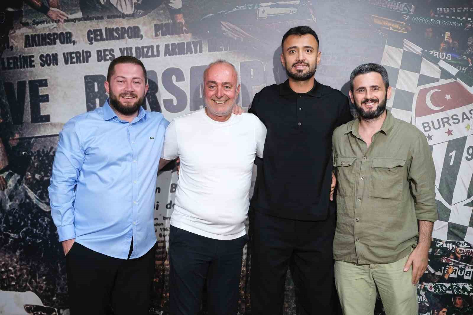 Bursaspor, Mehmet Yiğit’e veda etti
?v=1