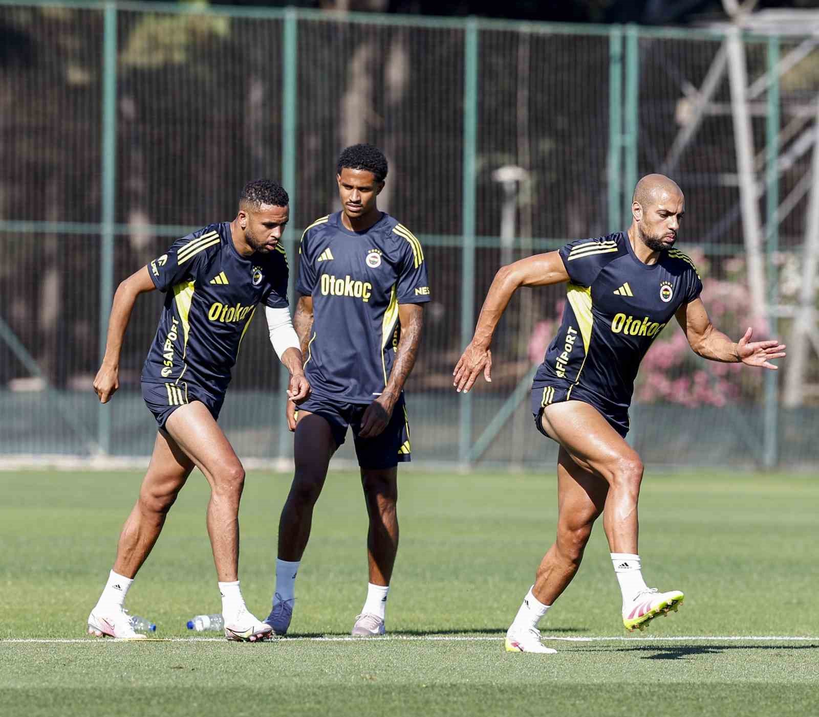 Fenerbahçe, yeni sezon hazırlıklarını sürdürüyor
?v=1