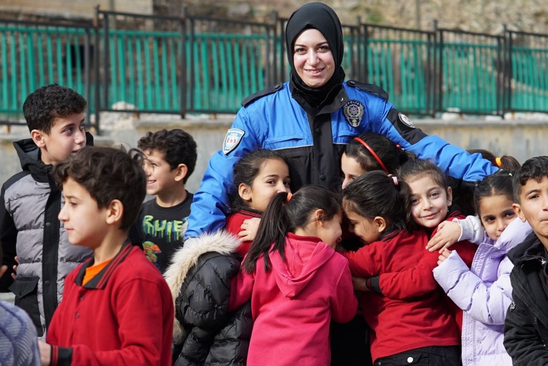 Trabzonlu kadın polis Hakkari’ye veda etti
?v=1