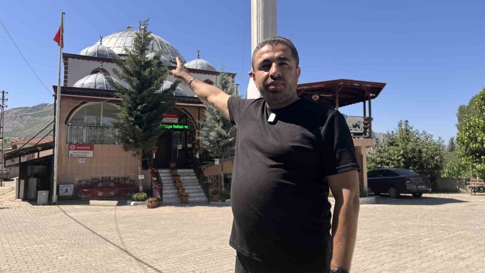 Yuvadan atılan yavru leyleğe cami imamı sahip çıktı
?v=1