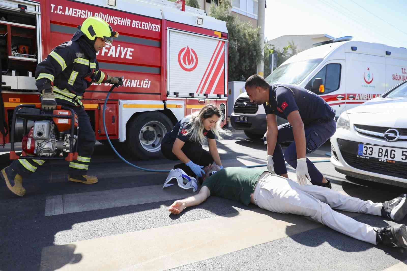 Mersin’de trafik tatbikatı gerçeği aratmadı, vatandaşlar kazayı gerçek sandı
?v=1