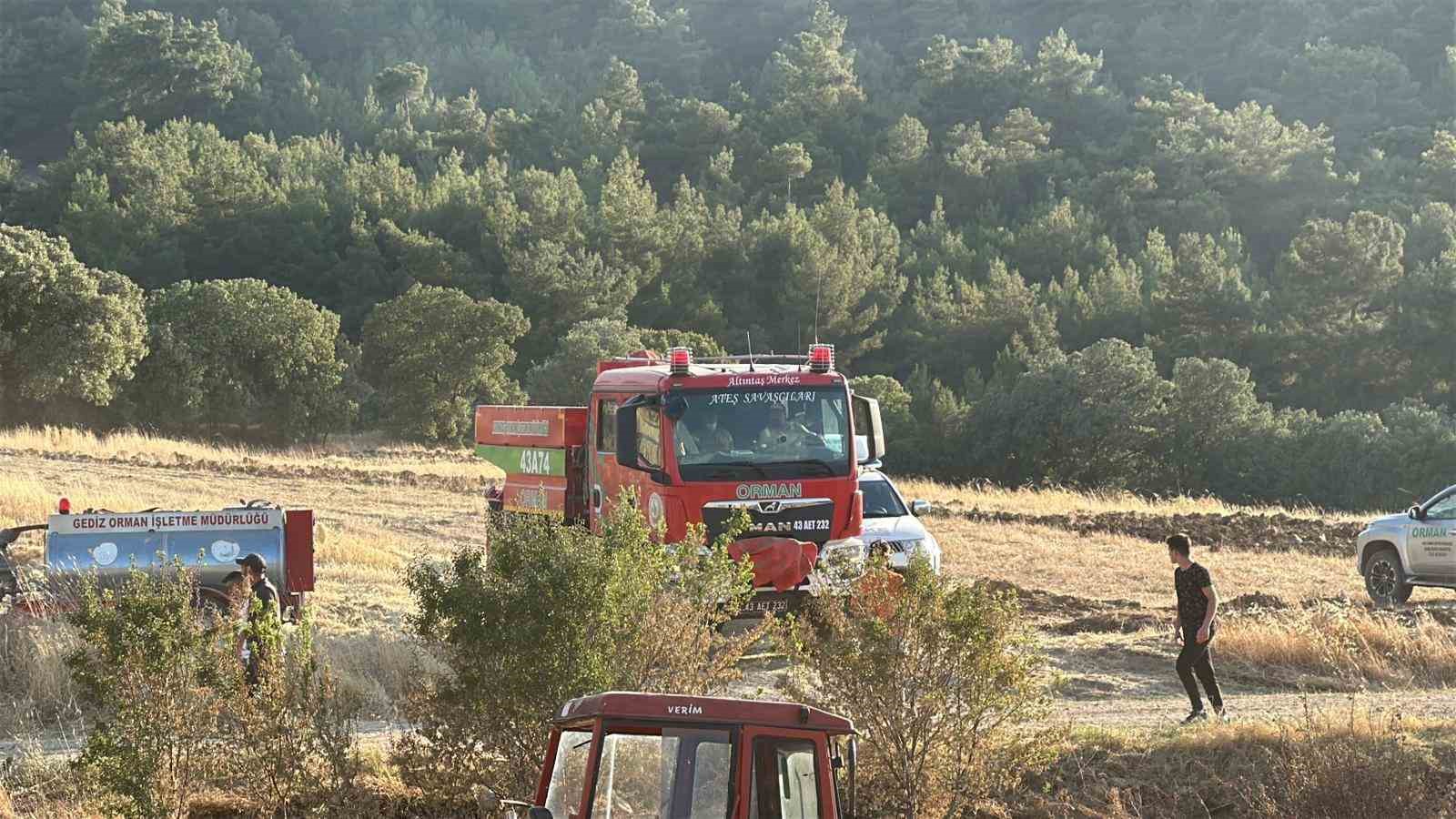 Uşak’ta ormanlık alana sıçrayan yangın kontrol altına alındı
?v=1