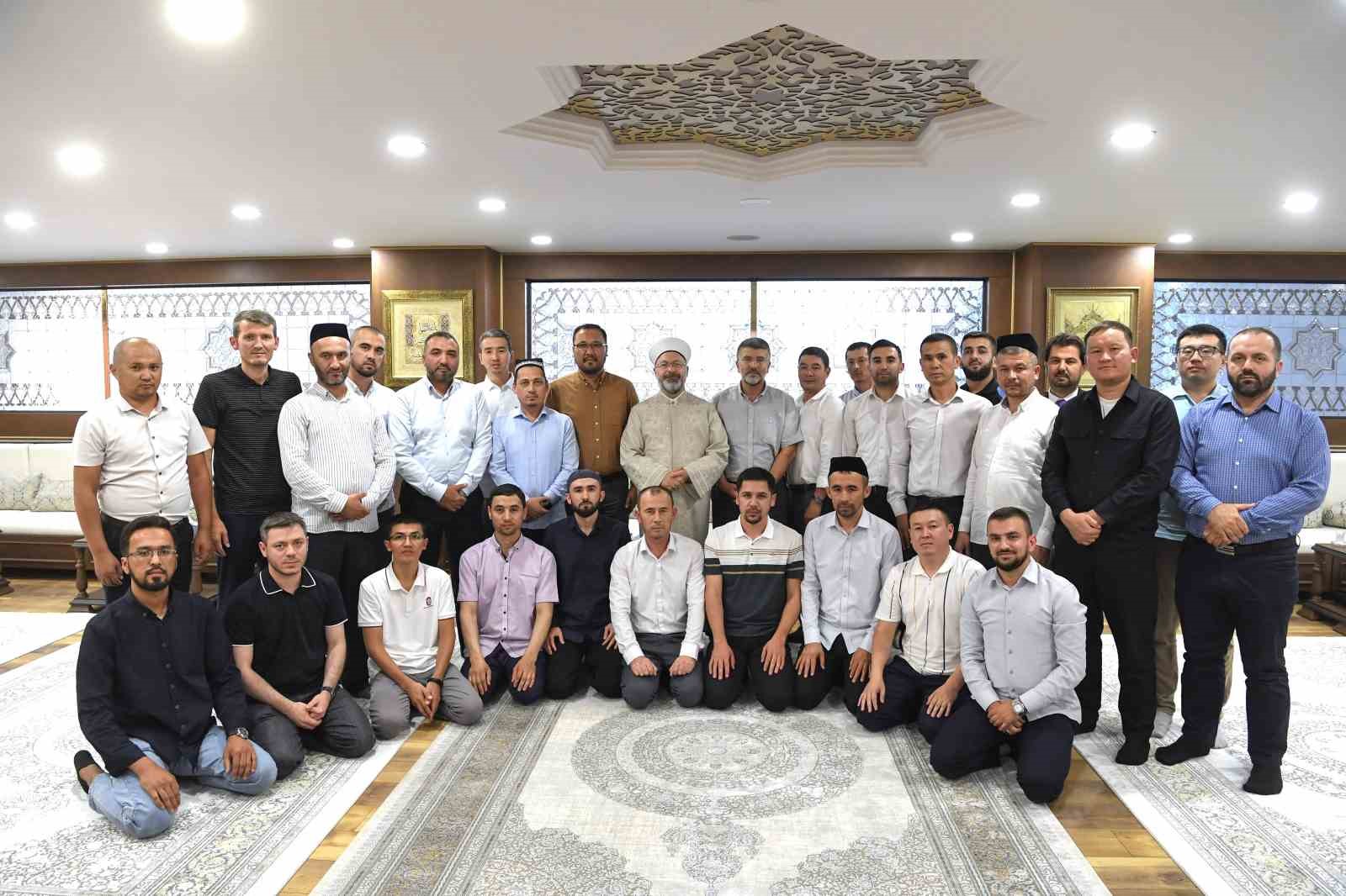 Diyanet İşleri Başkan Erbaş, Türk devletlerinden gelen akademisyen ve öğrencilerle buluştu
?v=1