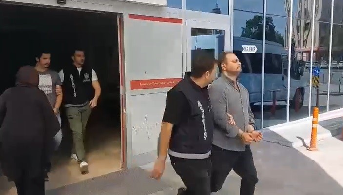 Kundaklama şüphesiyle tutuklanan avukat ve arkadaşına 9 yıl hapis talebi
?v=1