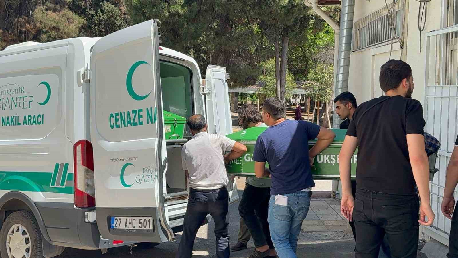 Motosiklet kazasında 22 yaşındaki genç hayatını kaybetti
?v=1