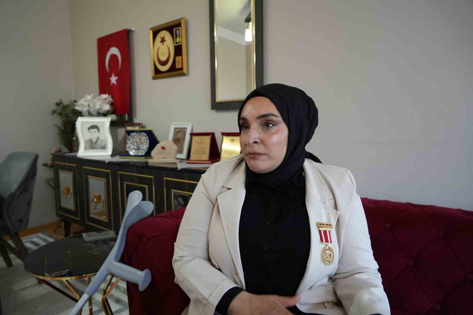 15 Temmuz şehidi eşi ve gazi Şefkatlioğlu:  Vatan ve bayrak için bir kere değil, bin kere ölürüm 
?v=1