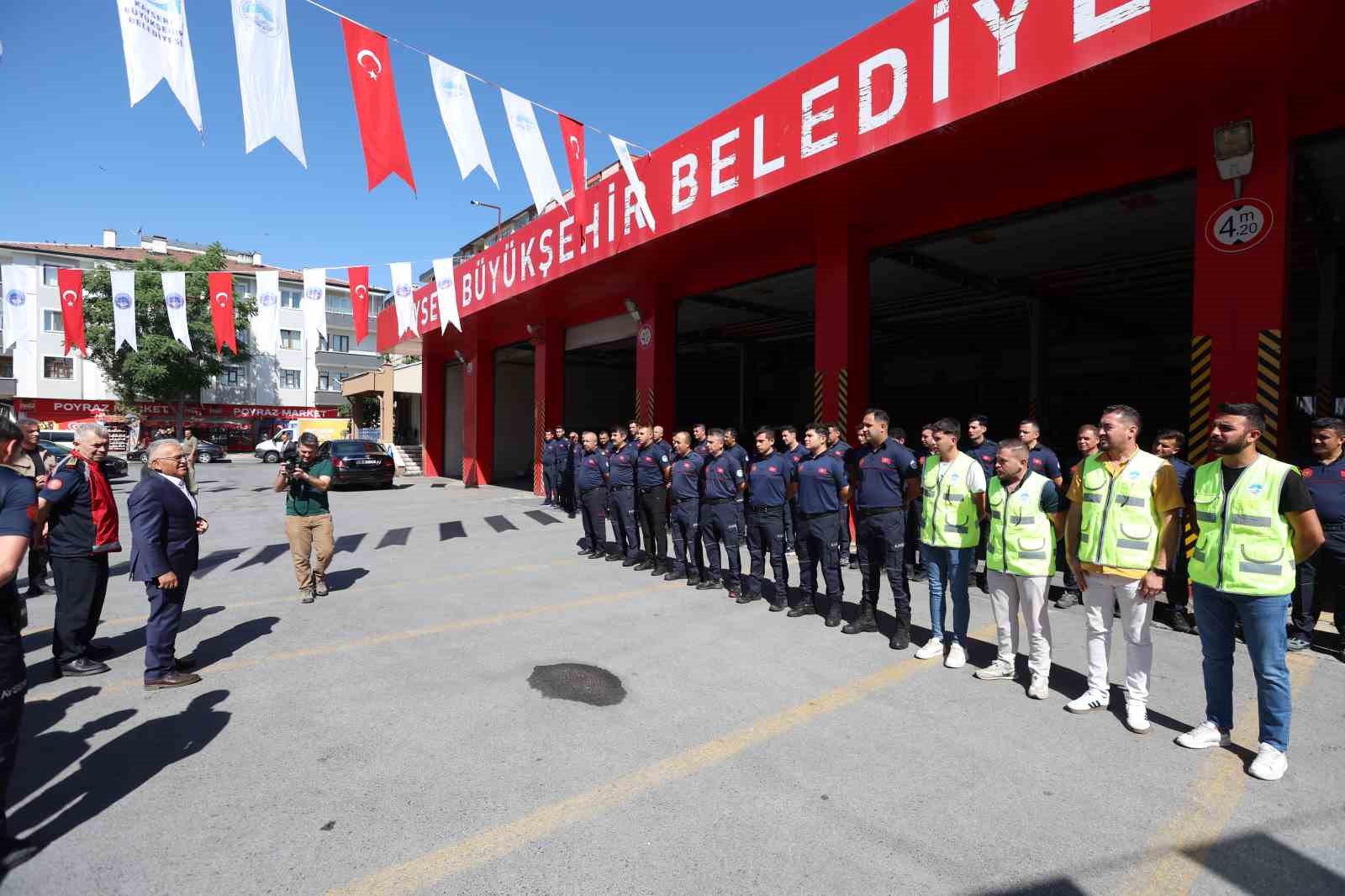 Başkan Büyükkılıç’tan itfaiye personeline:  İyi ki varsınız 
?v=1
