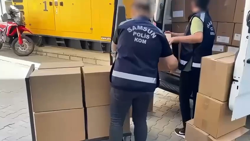 Samsun’da takip sonucu durdurulan araçta 1 milyon 610 bin kaçak makaron ele geçirildi
?v=1