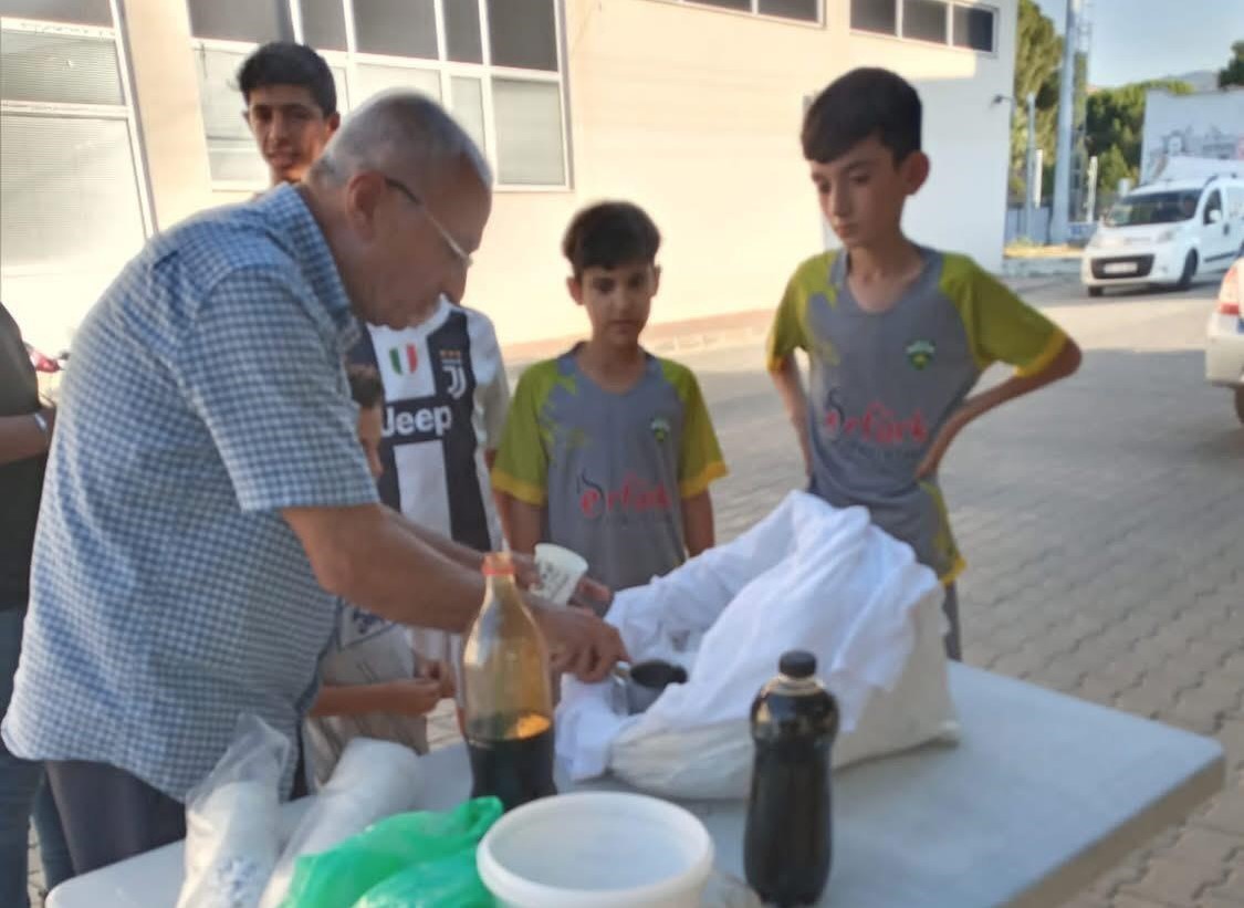 Sarıgöl’de pekmezli ’Karbastı’ ikramı serinlik getirdi
?v=1