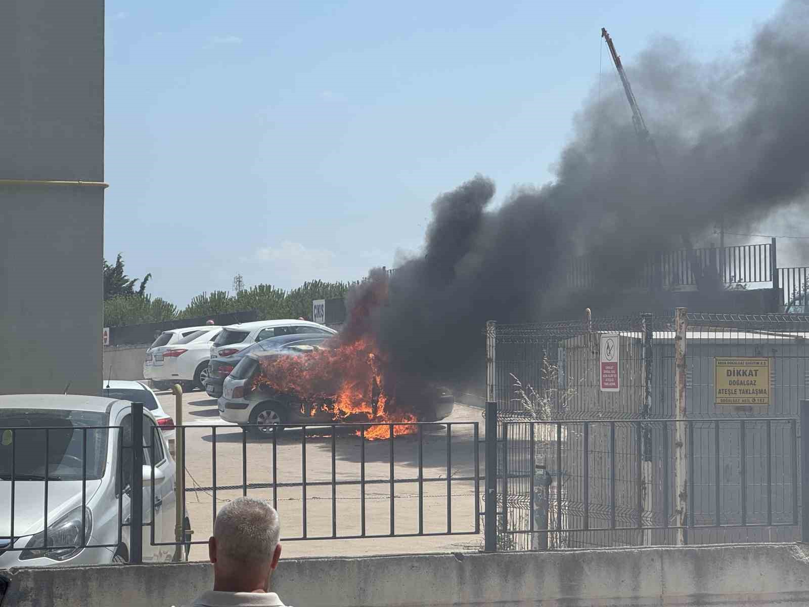 Bandırma’da hastane otoparkında araç yangını
?v=1
