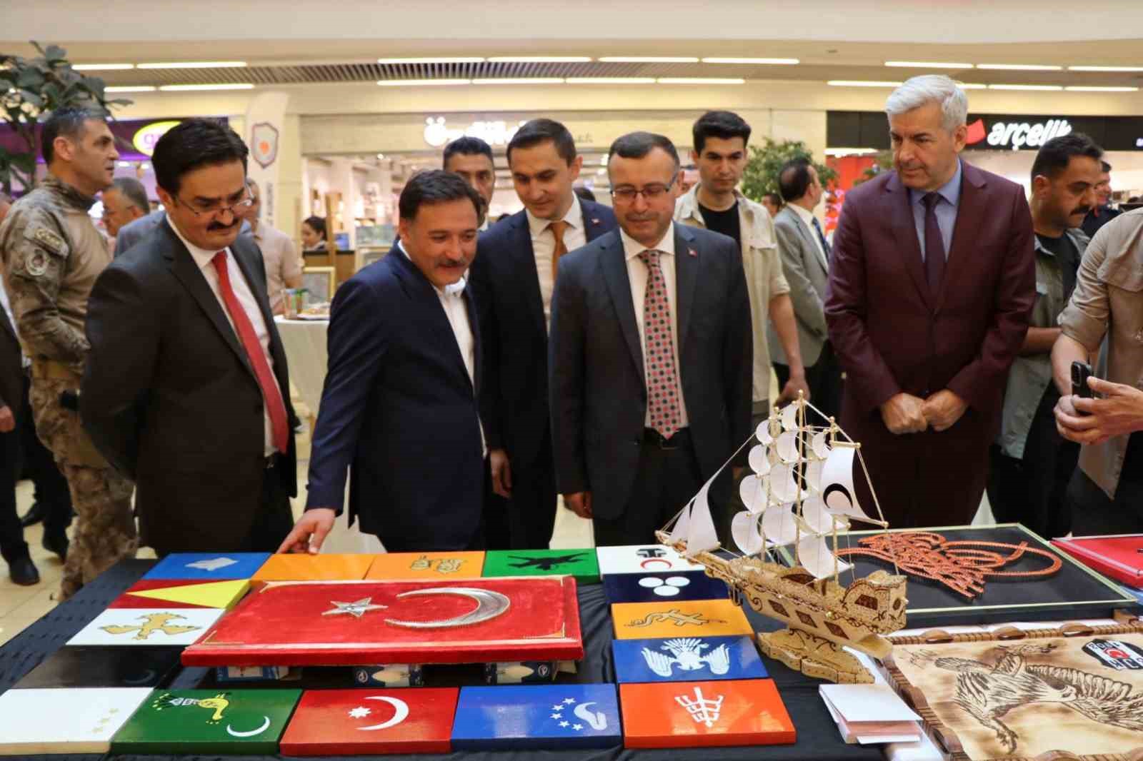 Hükümlü ve tutukluların el emekleri sergilendi
?v=1