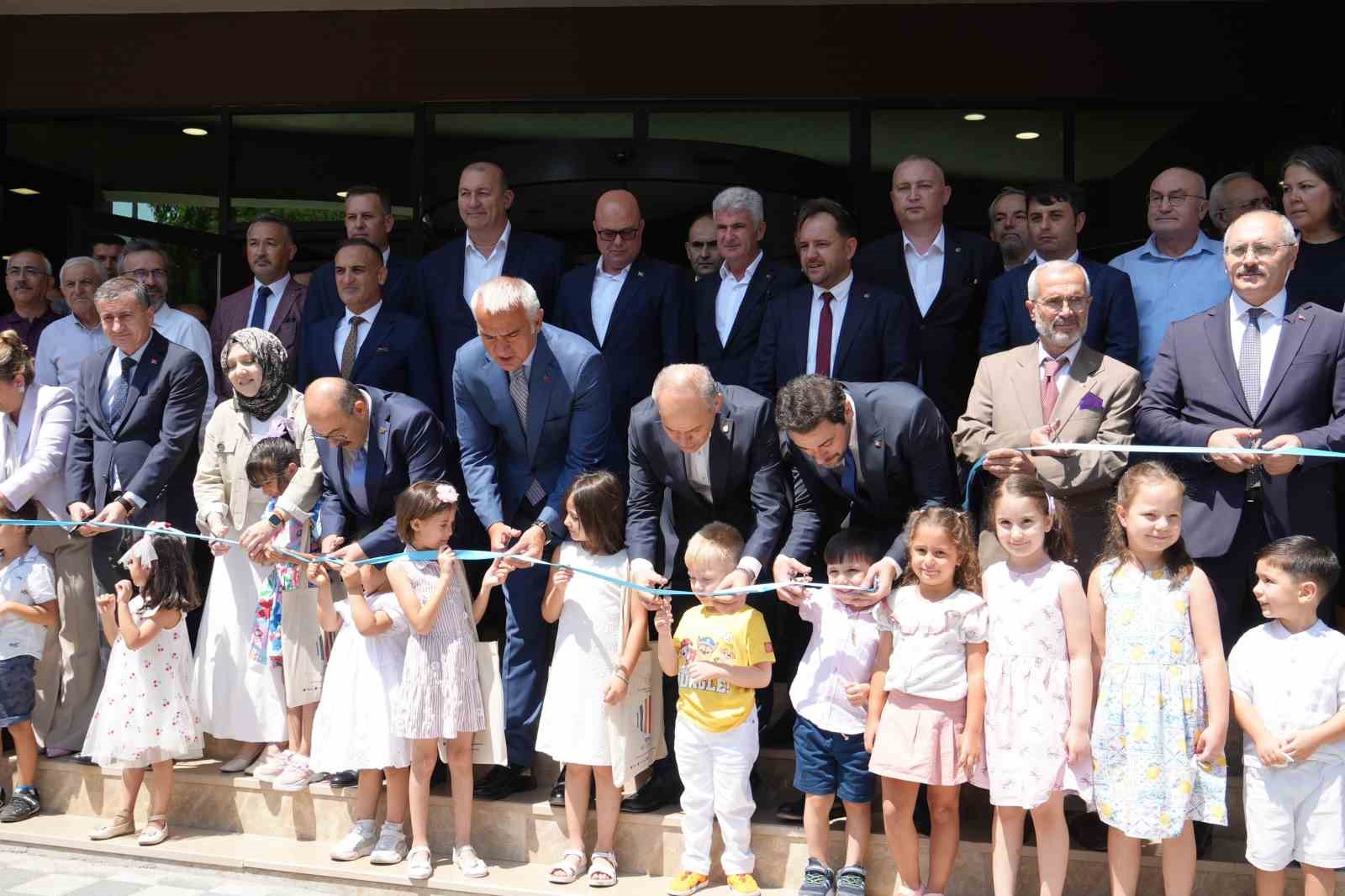 Bakan Ersoy:  Kütüphanelerimiz, ülkemizin gelişimine yalnızca eşlik eden değil, ona yön veren proaktif yapılar olarak katkı sunacaklardır 
?v=1
