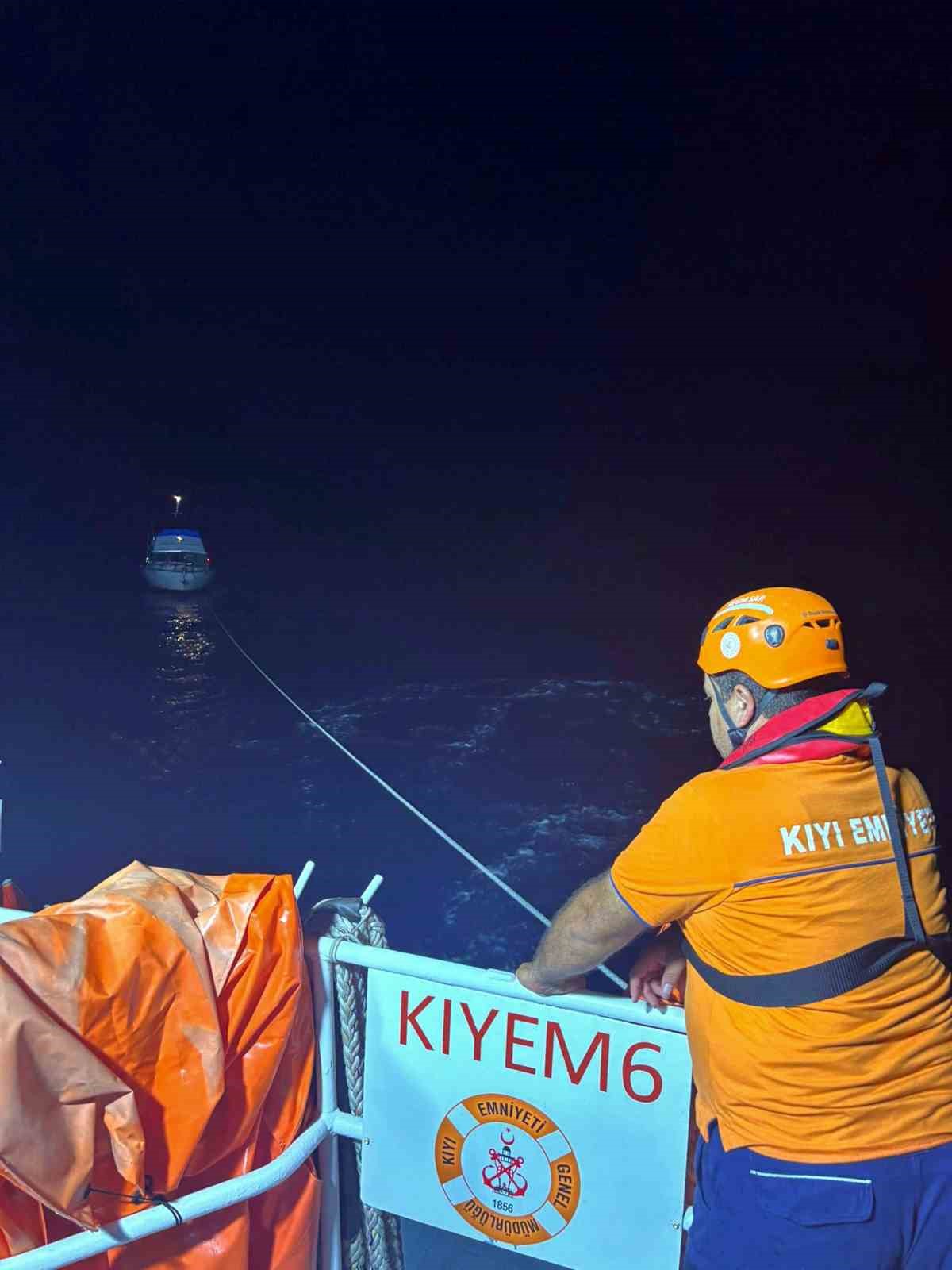 Datça açıklarında sürüklenen tekne kurtarıldı
?v=1