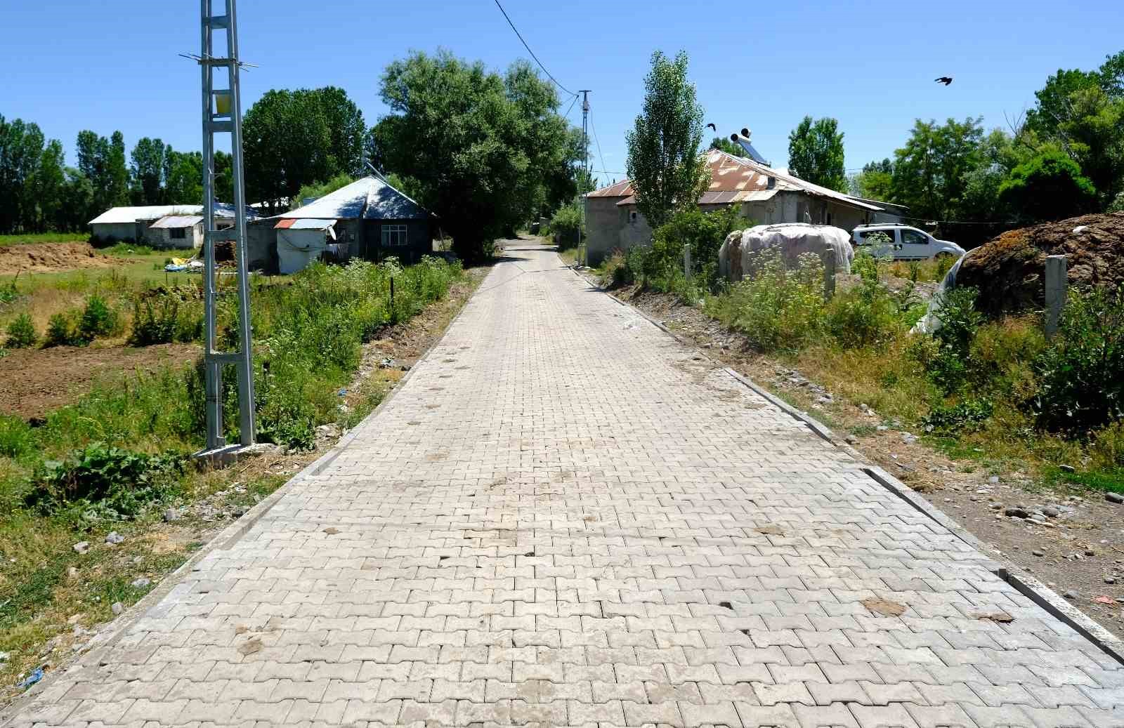 Ağrı’nın Eliaçık köyünde 7 bin metrekare kilit parke çalışması tamamlandı
?v=1