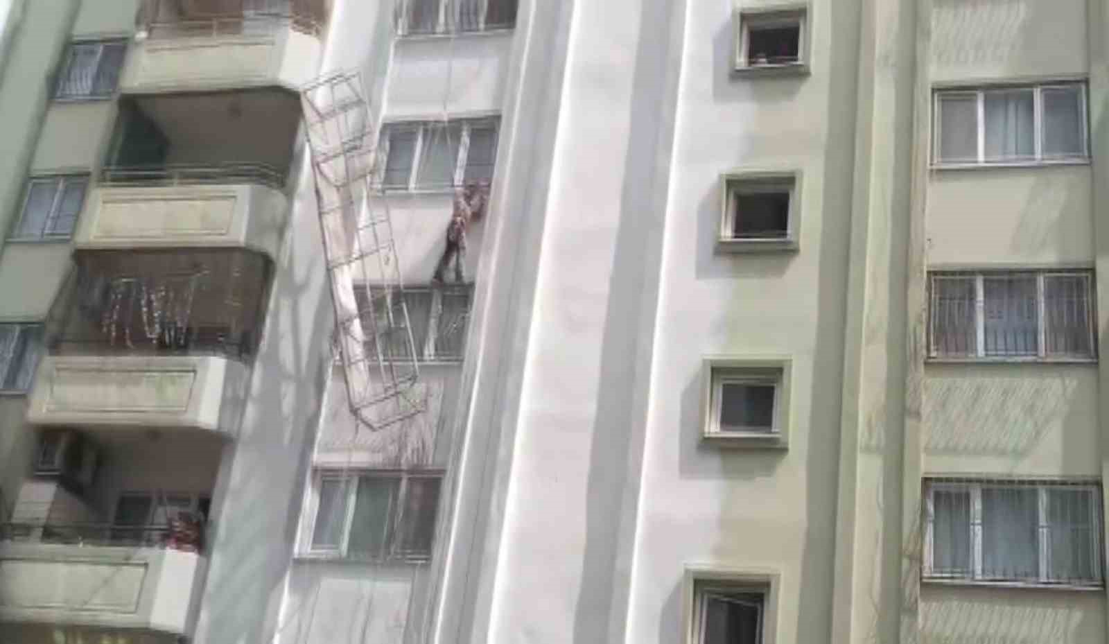 Adana’da iskelenin halatı koptu, işçi ölümden döndü
?v=1