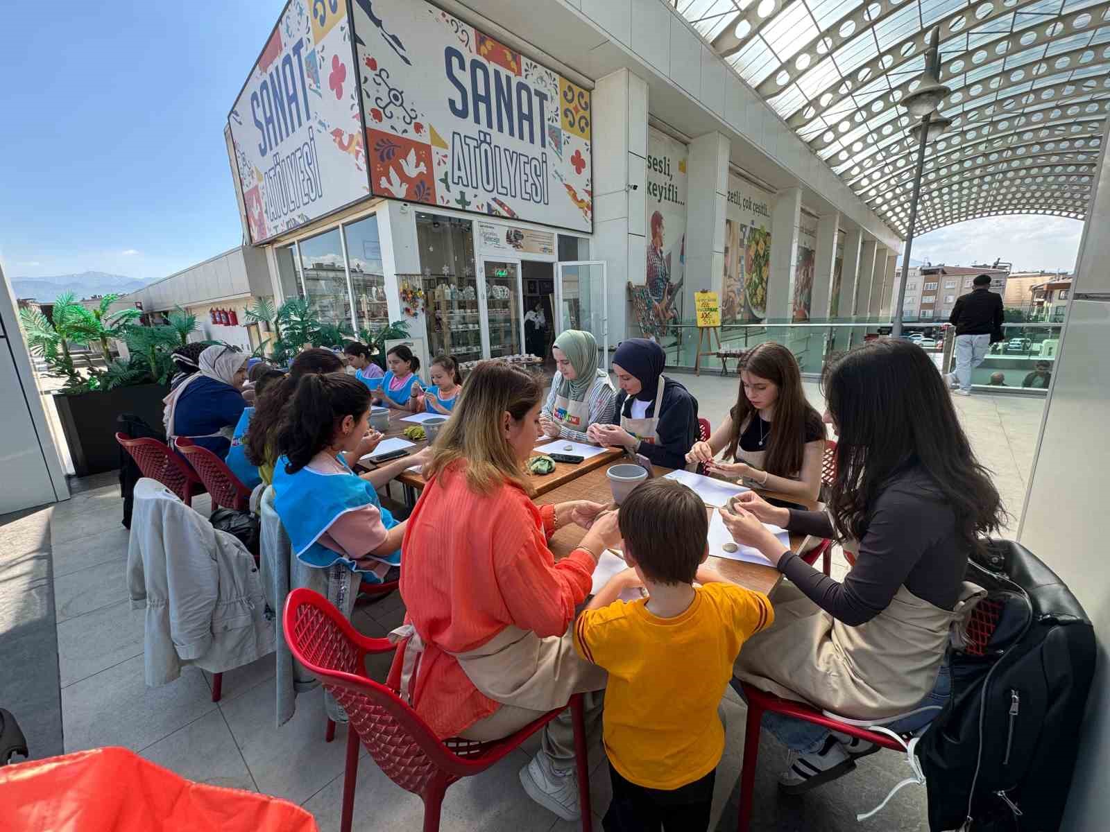 İnegöl AVM, Temmuz ayında ziyaretçilerini sanatla buluşturuyor
?v=1