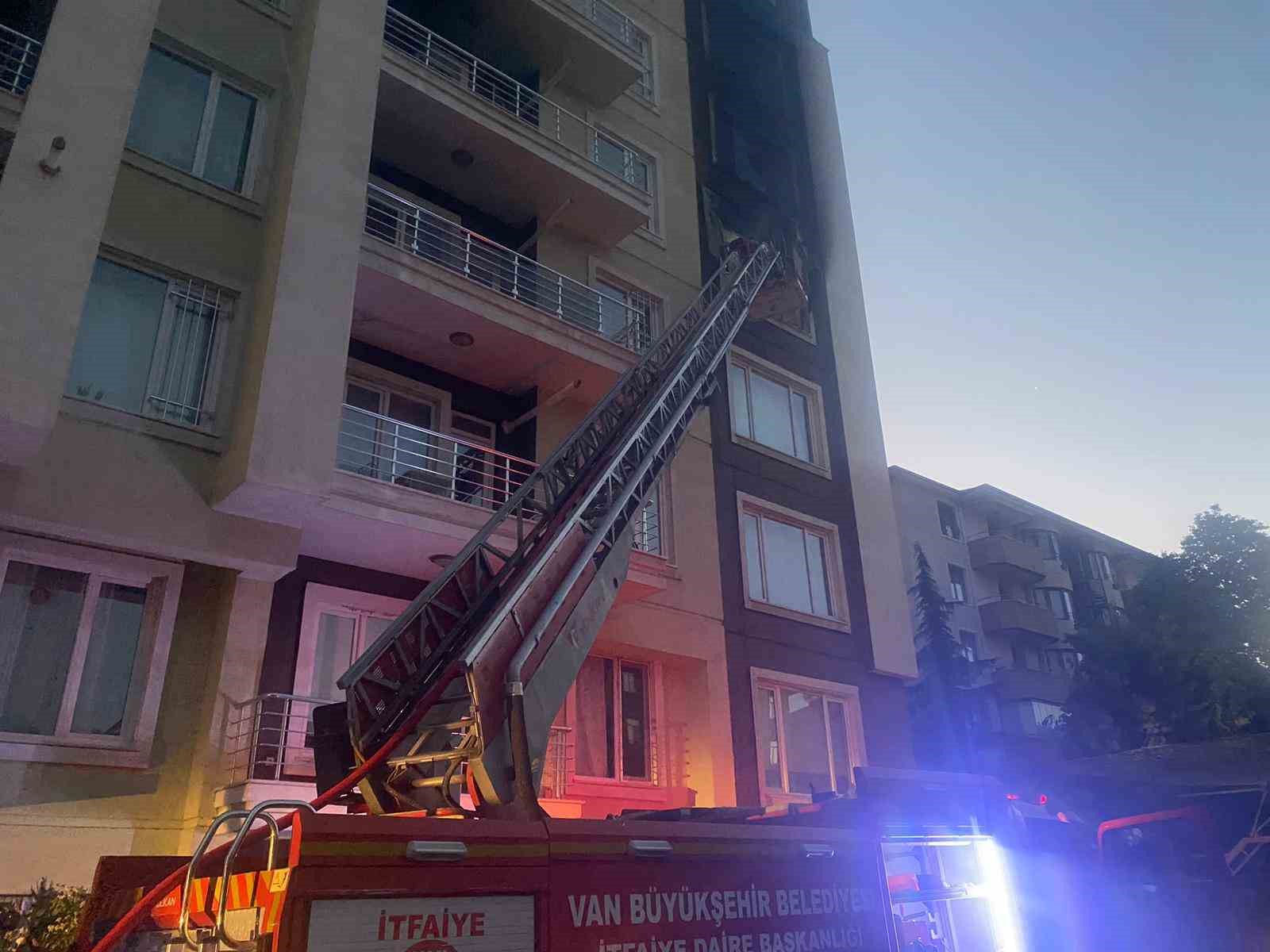 Van’da korkutan ev yangını
?v=1