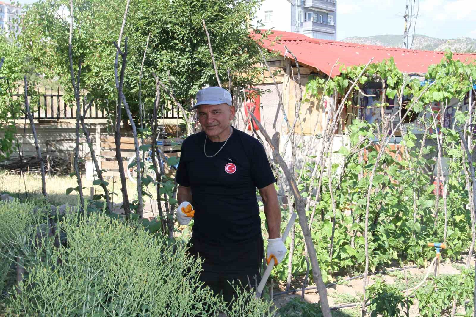 Şehir hayatından sıkıldı, mutluluğu köy hayatında buldu
?v=1