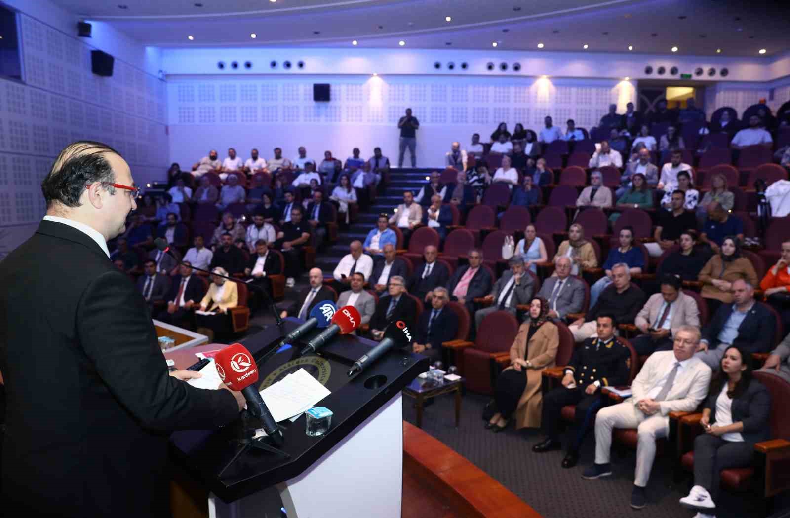 Türkiye-Rusya ilişkileri Atatürk Üniversitesi’nde masaya yatırıldı
