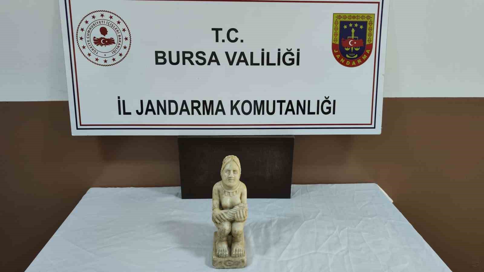 Antik dönemine ait 1700 yıllık tarihi eser ele geçirildi
?v=1