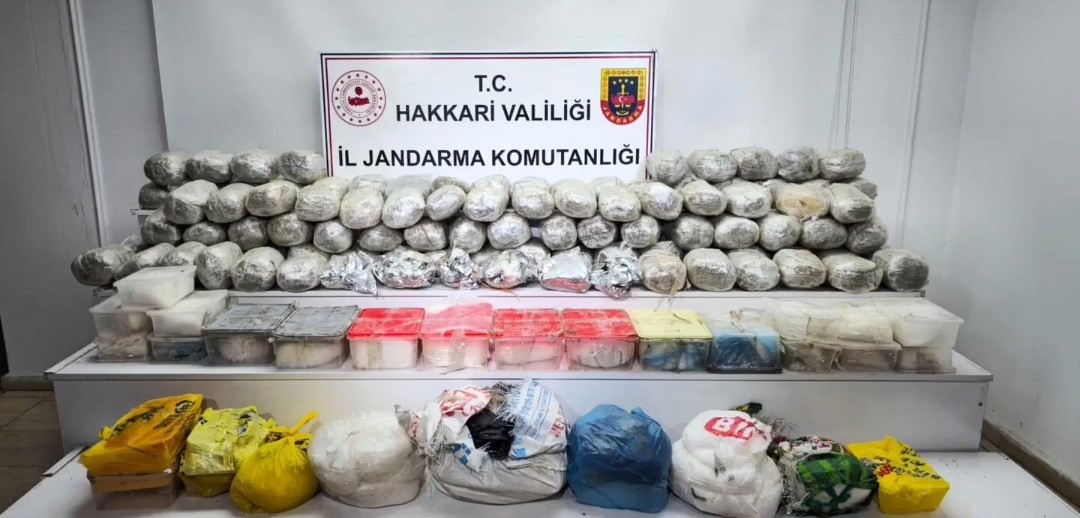 Hakkari’de 121 kilo uyuşturucu ele geçirildi
?v=1