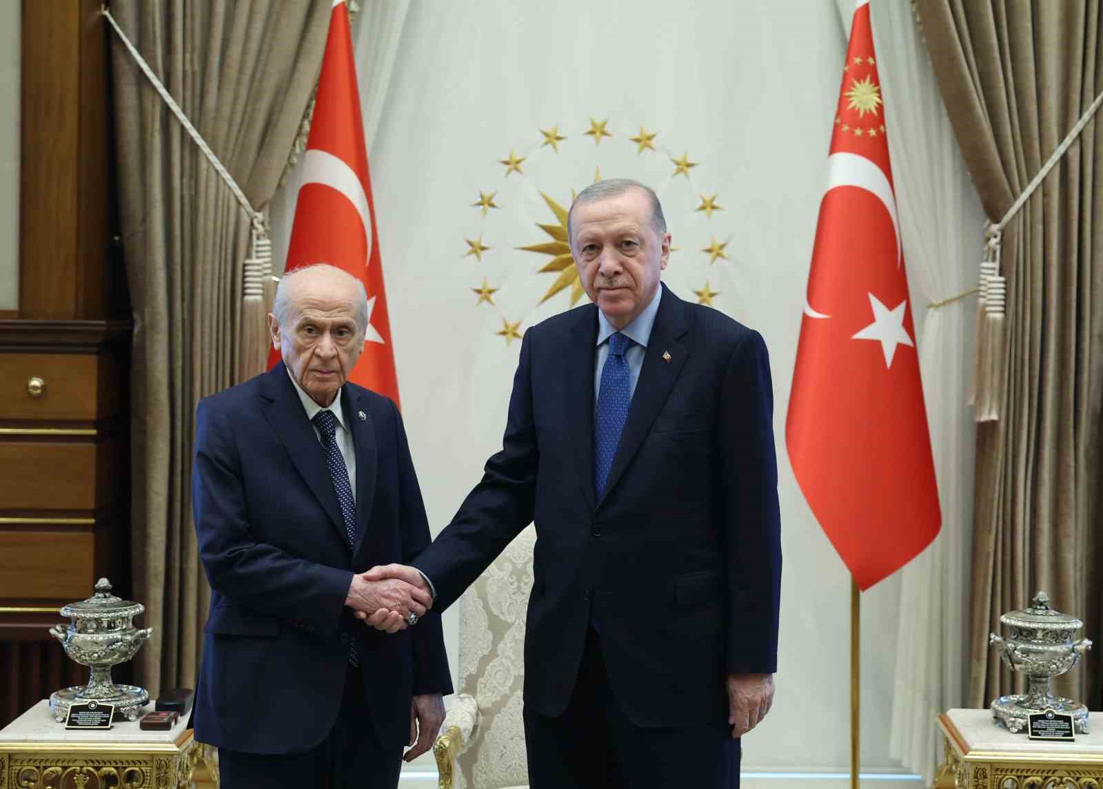Cumhurbaşkanı Erdoğan, MHP Lideri Bahçeli ile Beştepe’de bir araya geldi.
